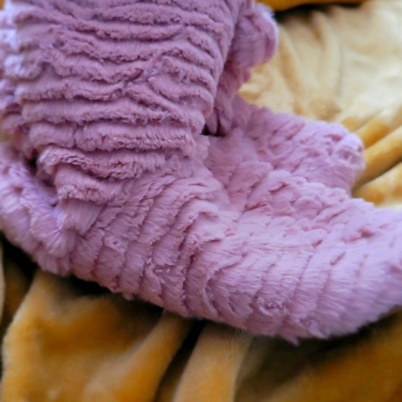 Shoes - Fuzzy boot slippers